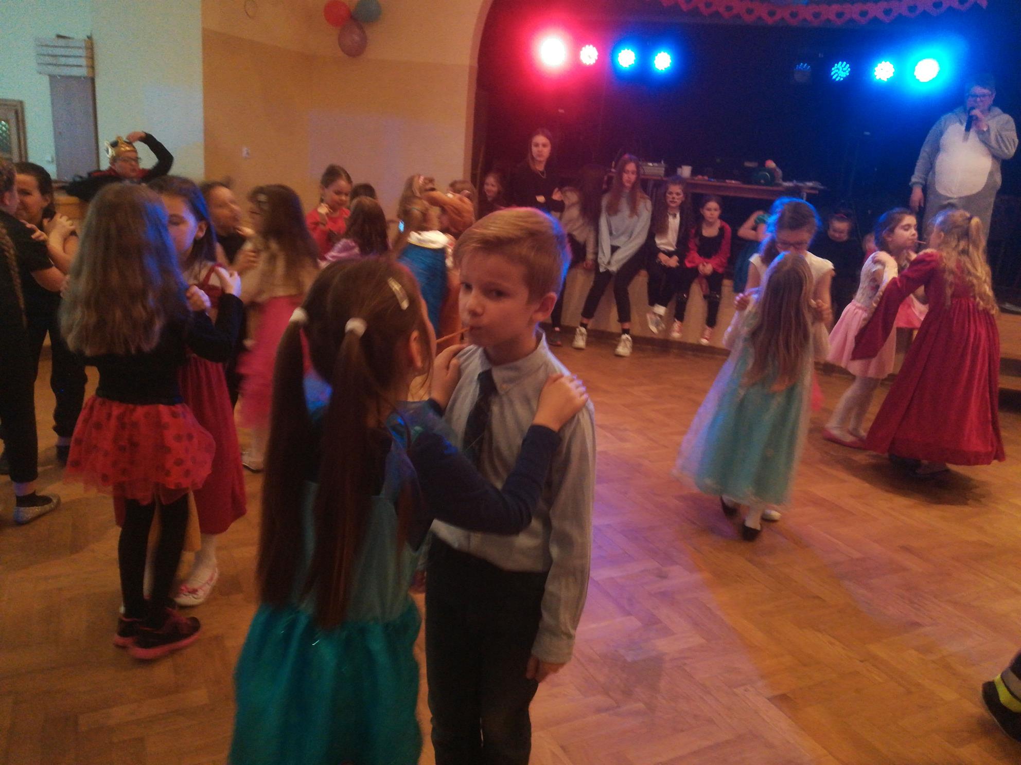 ZABAWA KARNAWAŁOWA UCZNIÓW KLAS I-III W SĘKOWEJ